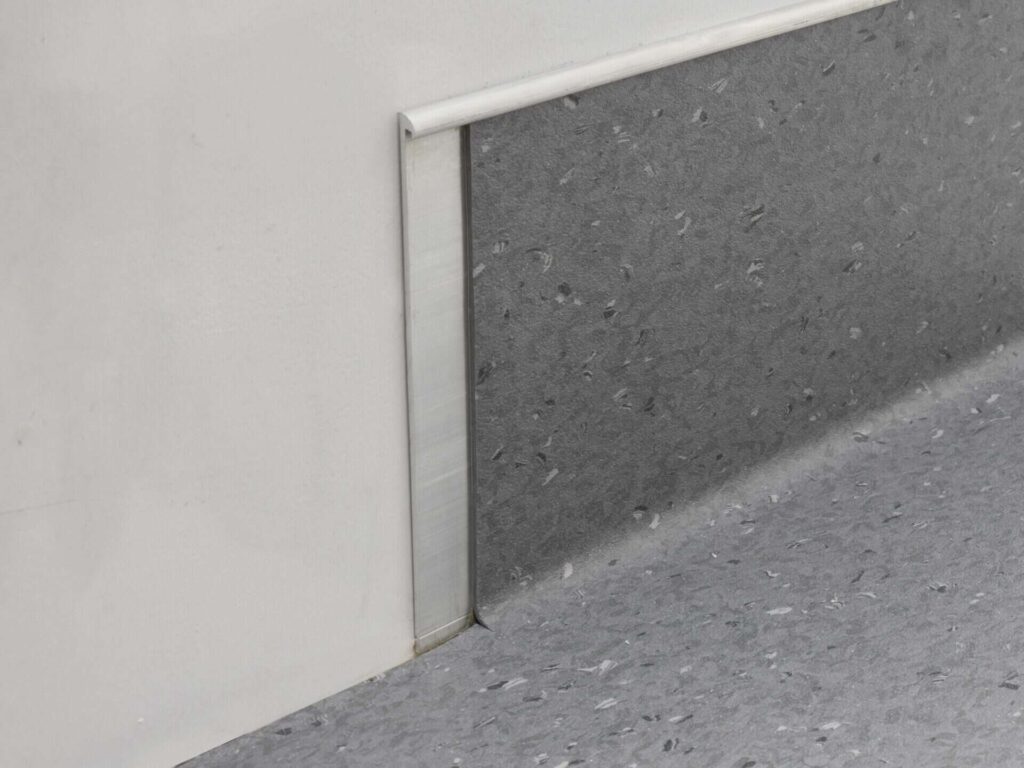 Tredsafe DT069 Coved Vinyl Skirting Trim